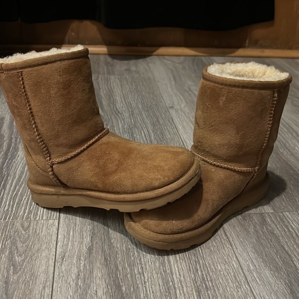 Girls Ugg Classic Short Boots - chestnut